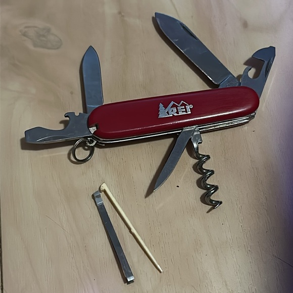 Victorinox Red Key and Card Holder - Picture 6 of 8